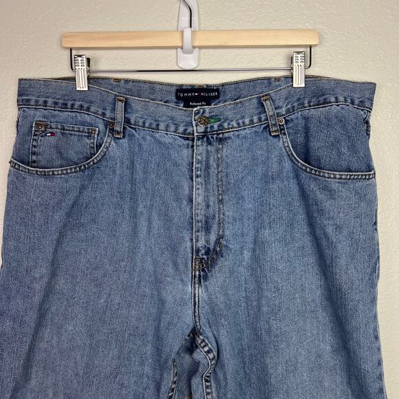 Tommy Hilfiger Jeans Mens Size 40x30 Relaxed Fit Light Wash Blue Denim - Picture 2 of 11